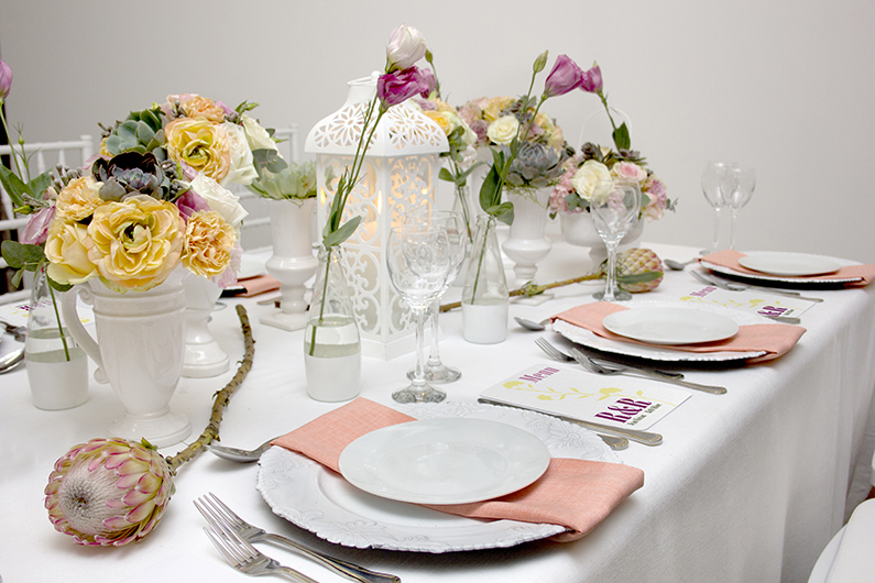 WHITE & PASTEL WEDDING TABLE DESIGN
